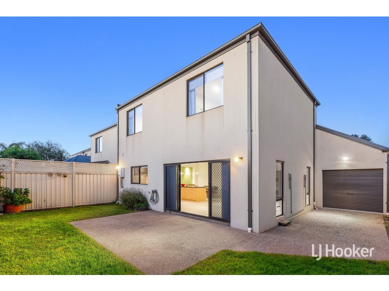 98 Lennon Boulevard, Point Cook VIC 3030