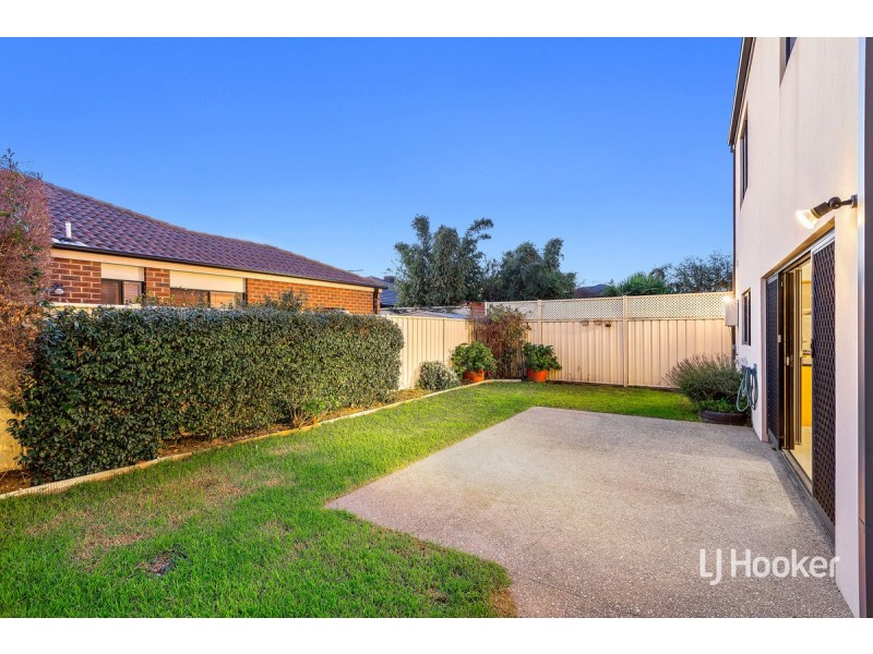 98 Lennon Boulevard, Point Cook VIC 3030