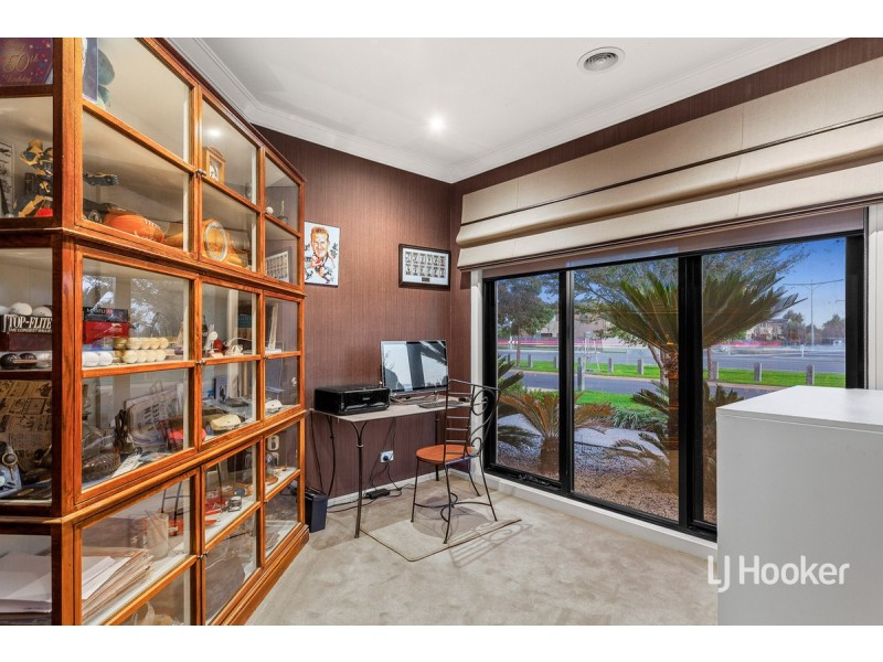 6 Bell Crescent, Point Cook VIC 3030