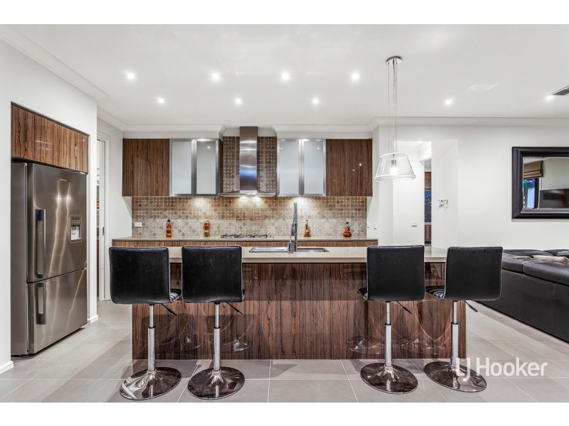 6 Bell Crescent, Point Cook VIC 3030