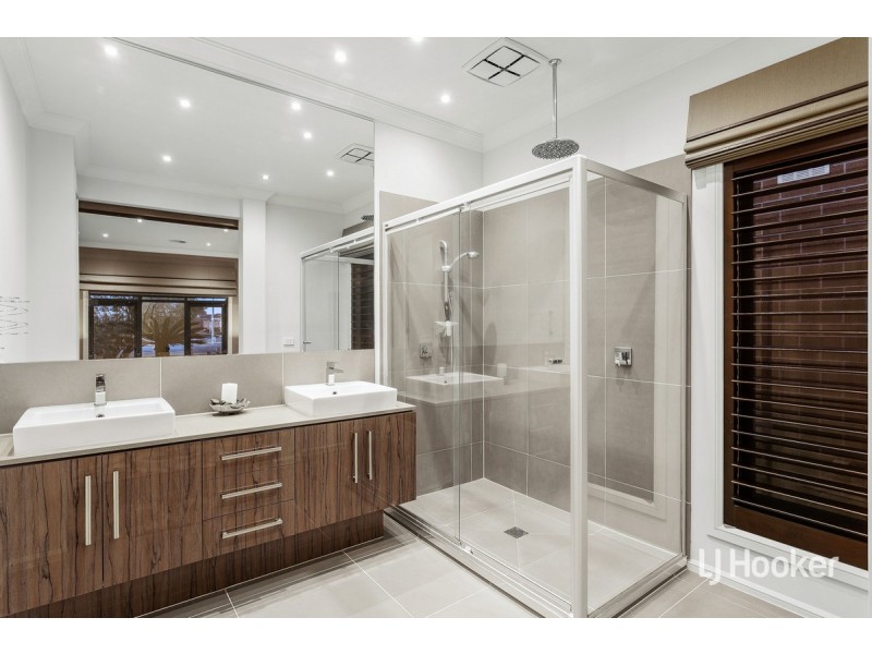 6 Bell Crescent, Point Cook VIC 3030