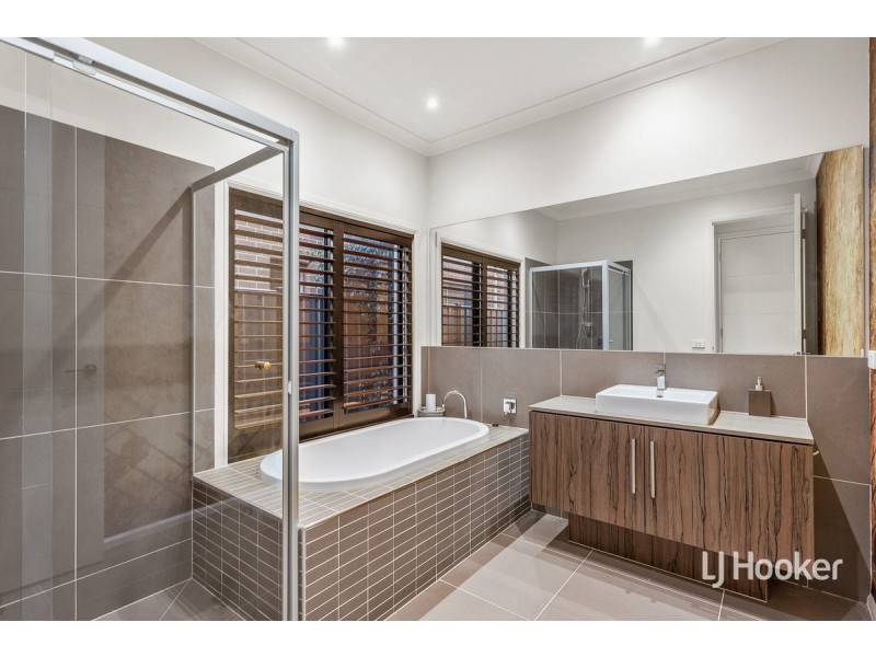 6 Bell Crescent, Point Cook VIC 3030