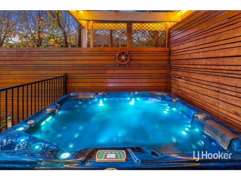 6 Bell Crescent, Point Cook VIC 3030