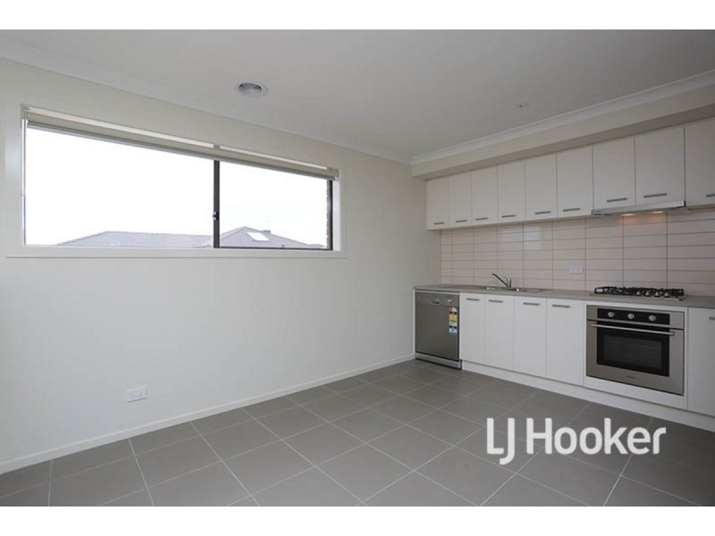 19 Maiden Crescent, Point Cook VIC 3030