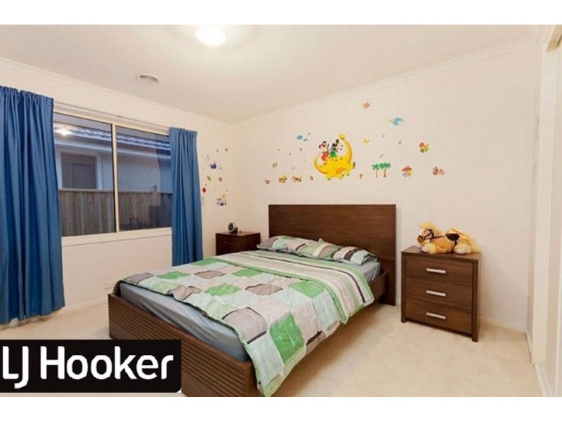 26 South Shore Avenue, Sanctuary Lakes VIC 3030