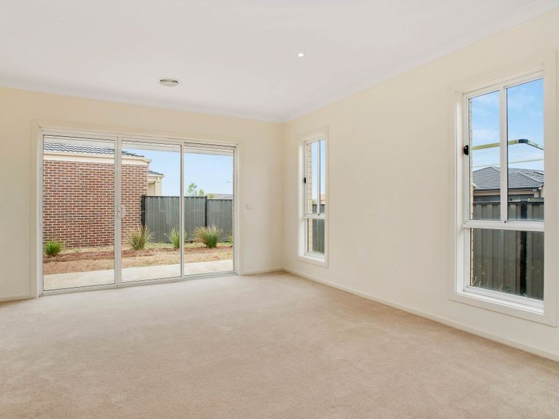 30 Regal Road, Point Cook VIC 3030