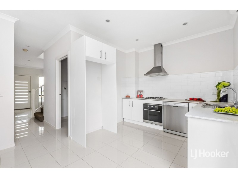 2/79 Hemsley Promenade, Point Cook VIC 3030