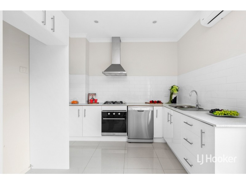 2/79 Hemsley Promenade, Point Cook VIC 3030