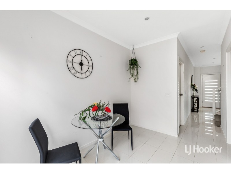 2/79 Hemsley Promenade, Point Cook VIC 3030