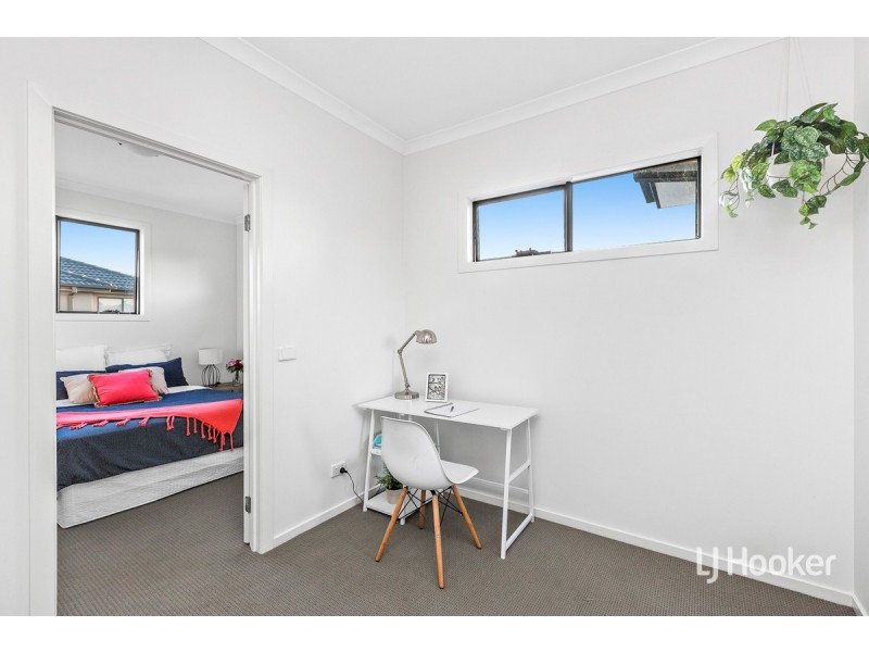 2/79 Hemsley Promenade, Point Cook VIC 3030