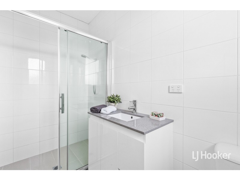 2/79 Hemsley Promenade, Point Cook VIC 3030