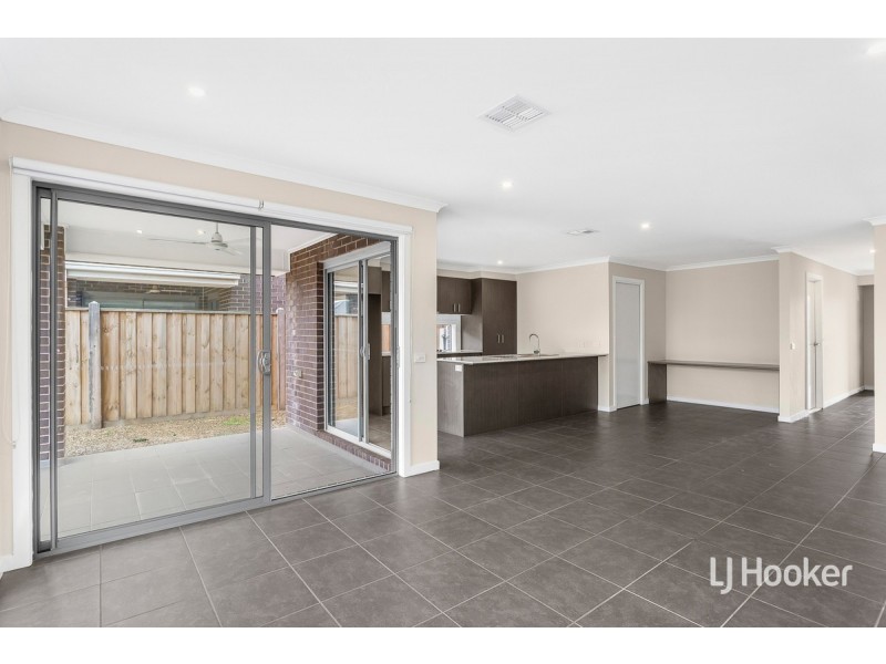 97 Carrick Street, Point Cook VIC 3030