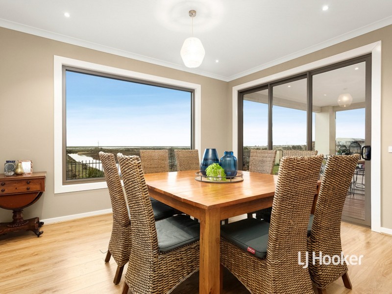 28 Outrigger Court, Sanctuary Lakes VIC 3030