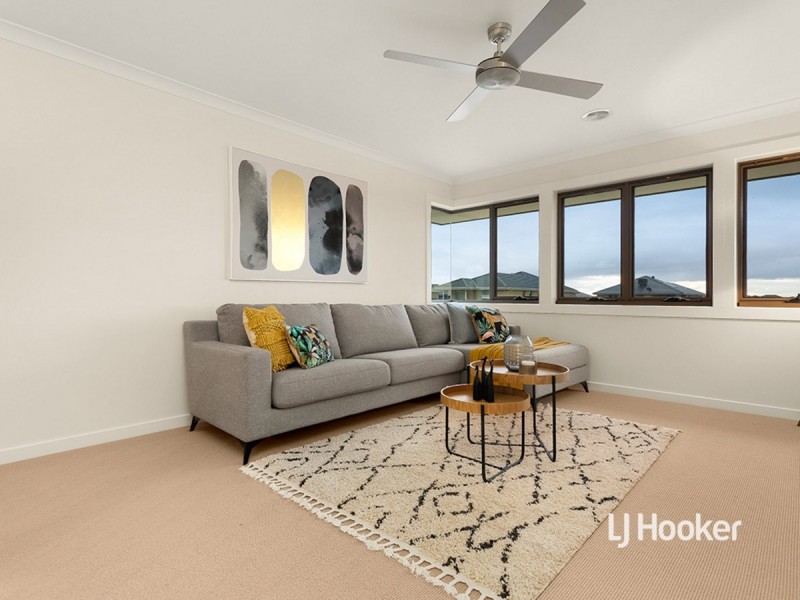 28 Outrigger Court, Sanctuary Lakes VIC 3030