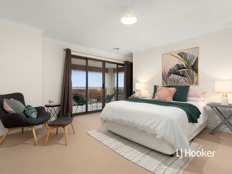 28 Outrigger Court, Sanctuary Lakes VIC 3030