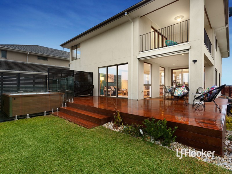 28 Outrigger Court, Sanctuary Lakes VIC 3030