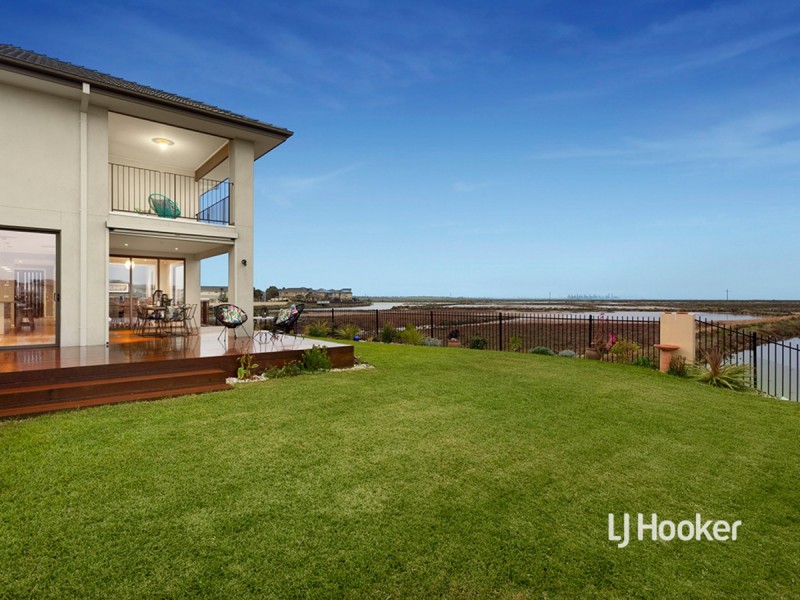 28 Outrigger Court, Sanctuary Lakes VIC 3030