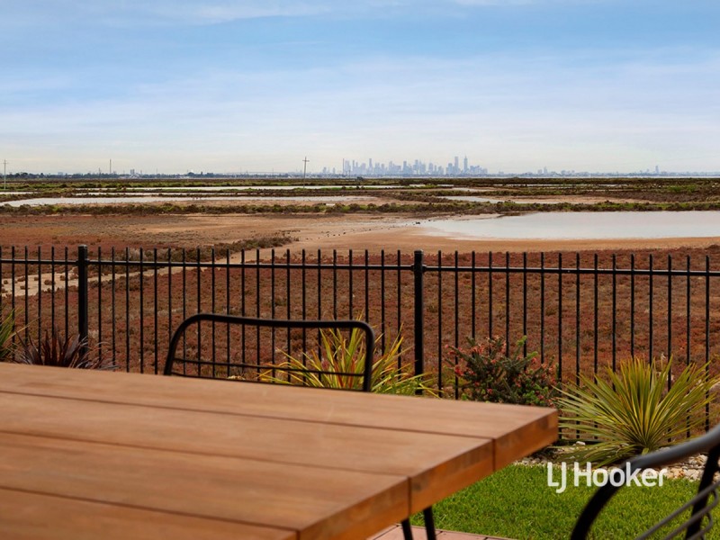 28 Outrigger Court, Sanctuary Lakes VIC 3030