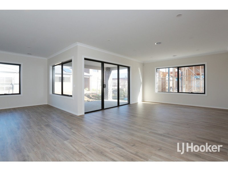 12 Seedgrass Street, Point Cook VIC 3030