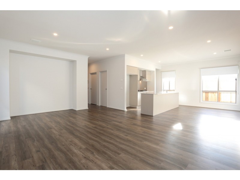 8 Jean Street, Point Cook VIC 3030