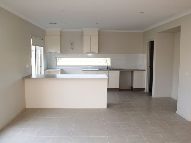 141 Featherbrook Drive, Point Cook VIC 3030