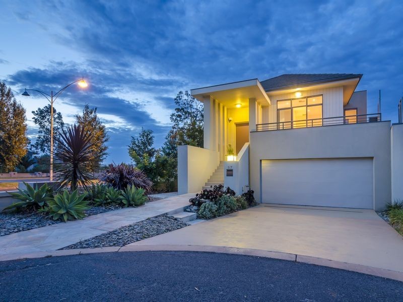 1/7 Beachcomber Place, Sanctuary Lakes VIC 3030