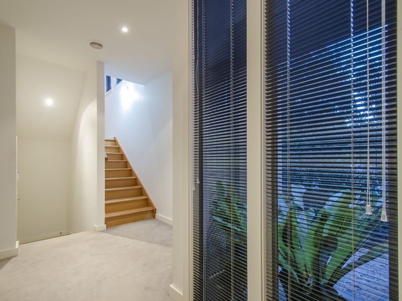 1/7 Beachcomber Place, Sanctuary Lakes VIC 3030