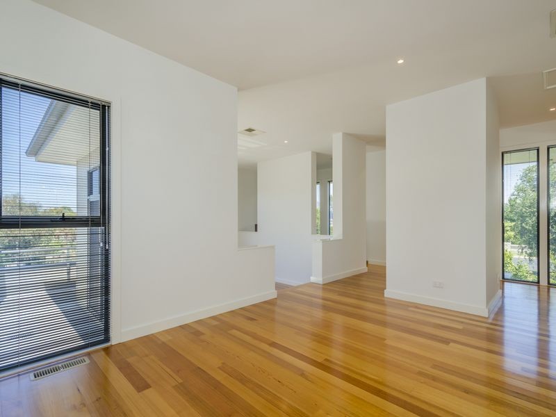 1/7 Beachcomber Place, Sanctuary Lakes VIC 3030