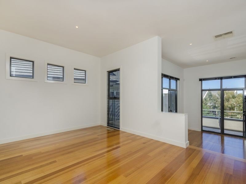 1/7 Beachcomber Place, Sanctuary Lakes VIC 3030
