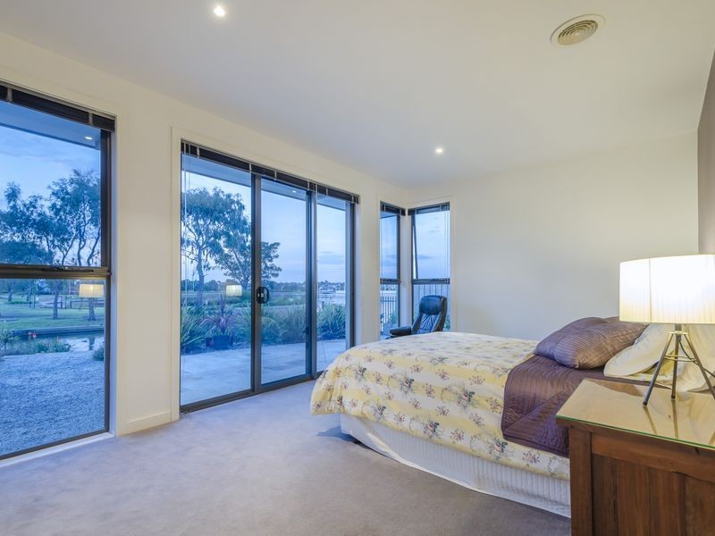1/7 Beachcomber Place, Sanctuary Lakes VIC 3030
