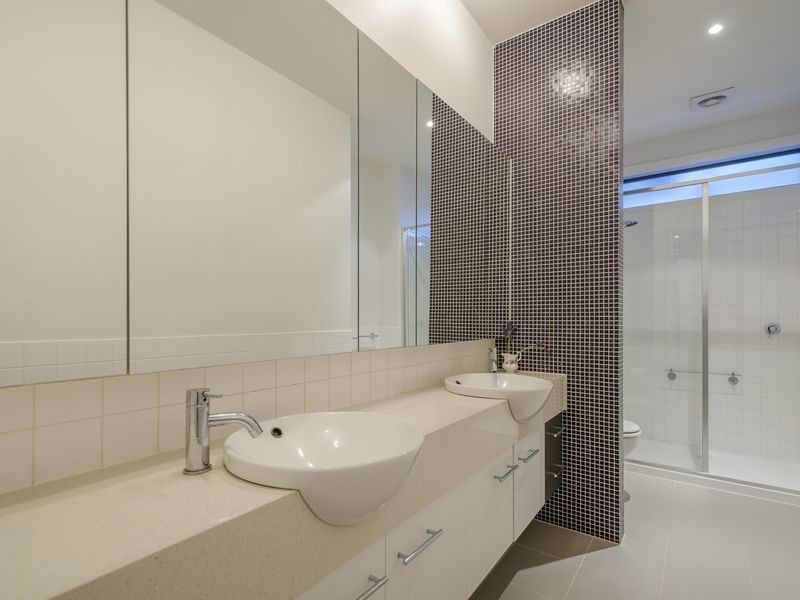 1/7 Beachcomber Place, Sanctuary Lakes VIC 3030