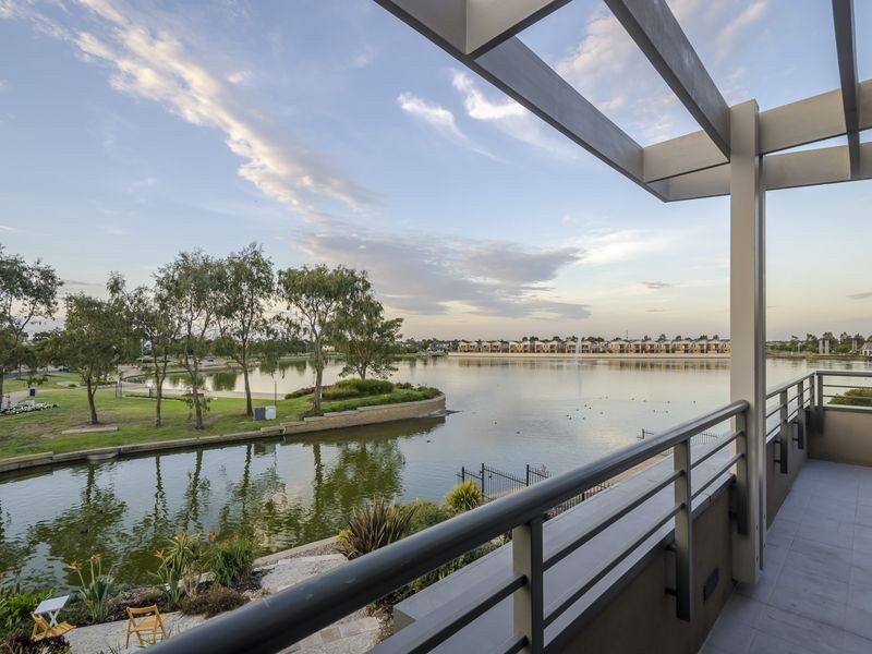 1/7 Beachcomber Place, Sanctuary Lakes VIC 3030