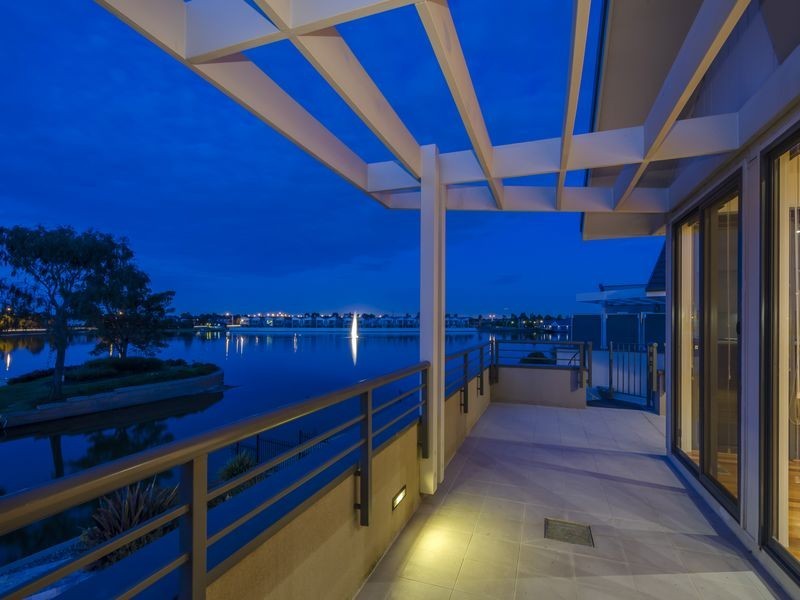 1/7 Beachcomber Place, Sanctuary Lakes VIC 3030