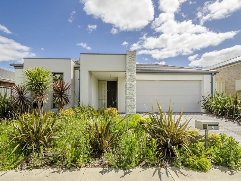 7 Bentley Drive, Deer Park VIC 3023