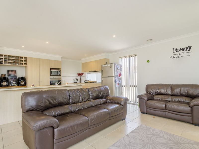 7 Bentley Drive, Deer Park VIC 3023