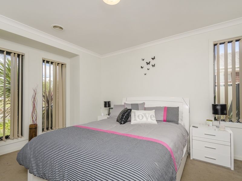 7 Bentley Drive, Deer Park VIC 3023
