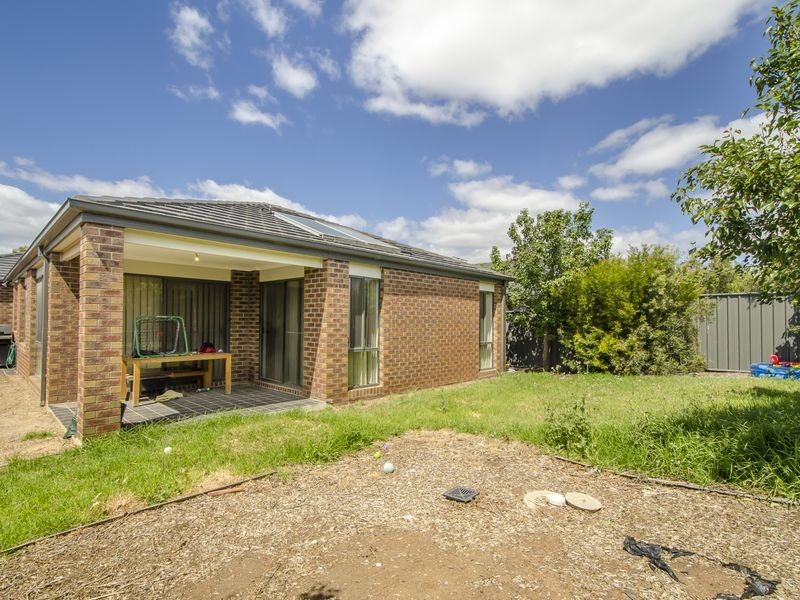 7 Bentley Drive, Deer Park VIC 3023
