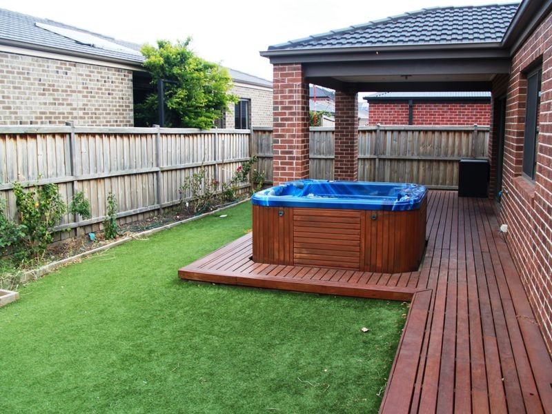 17 McWilliams Crescent, Point Cook VIC 3030