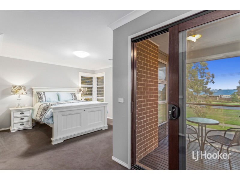 14 Violet Way, Point Cook VIC 3030