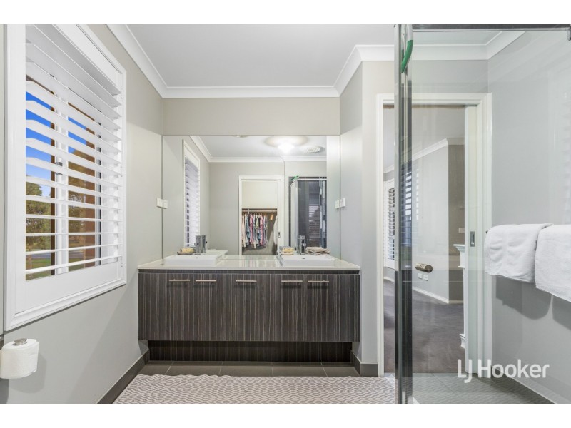 14 Violet Way, Point Cook VIC 3030