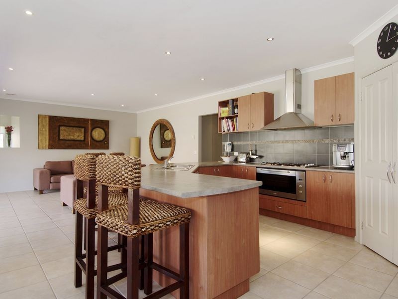 8 C J Dennis Place, Point Cook VIC 3030