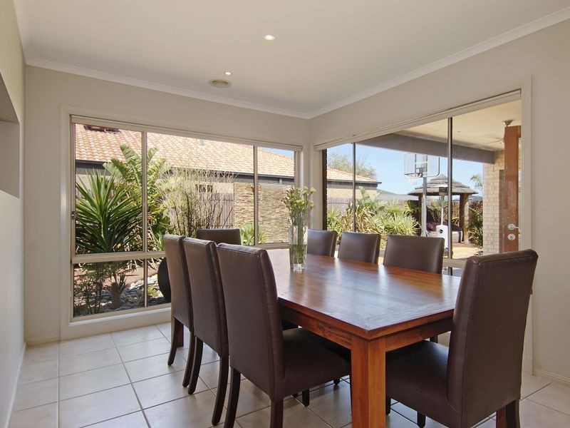 8 C J Dennis Place, Point Cook VIC 3030