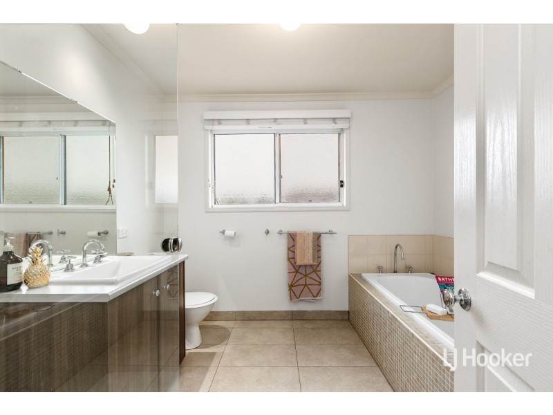 24 Astley Crescent, Point Cook VIC 3030