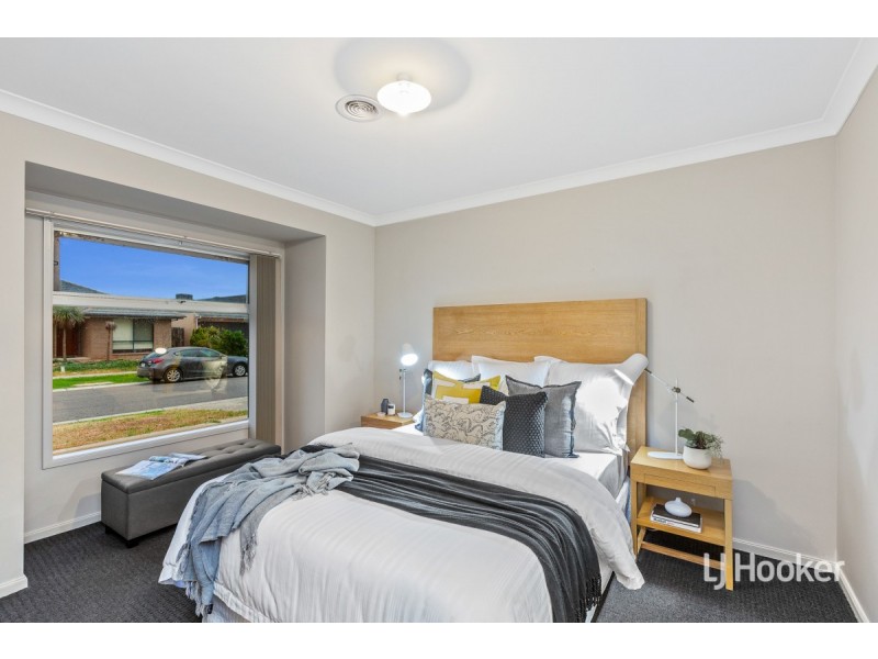 10 Landing Place, Point Cook VIC 3030