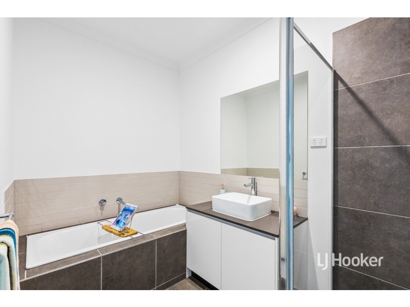 53 Aquatic Drive, Werribee South VIC 3030