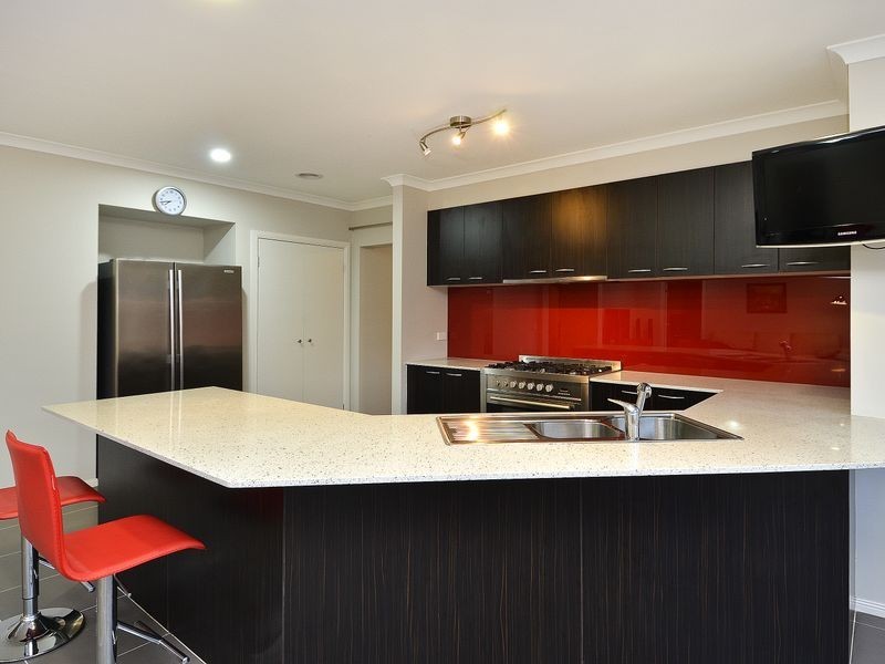 9 Grandiflora Grove, Point Cook VIC 3030