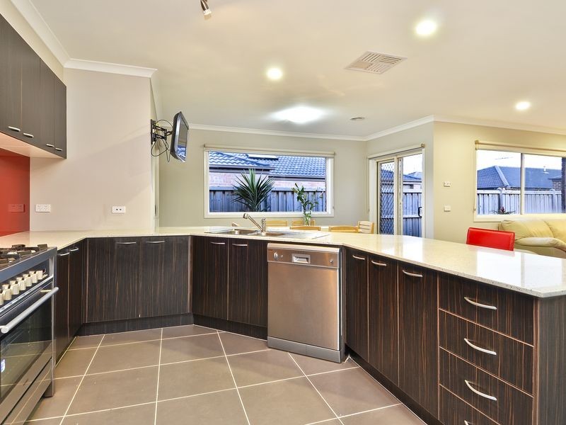 9 Grandiflora Grove, Point Cook VIC 3030