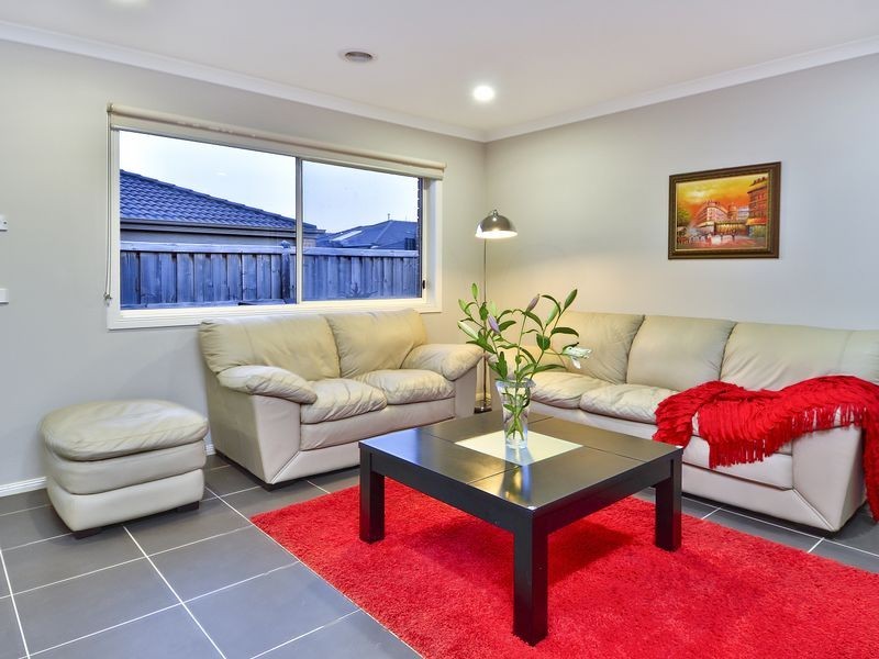 9 Grandiflora Grove, Point Cook VIC 3030