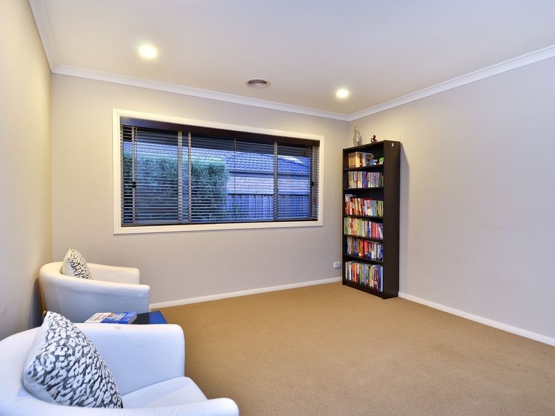 9 Grandiflora Grove, Point Cook VIC 3030