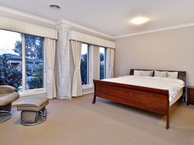 9 Grandiflora Grove, Point Cook VIC 3030